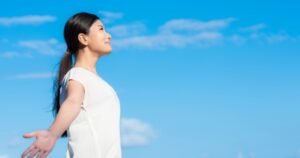 身体のバランスが整いスッキリした女性のイメージ